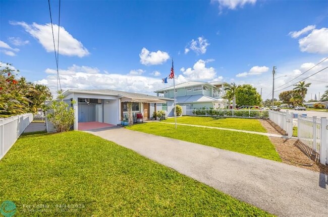 Building Photo - 1201 Avocado Isle
