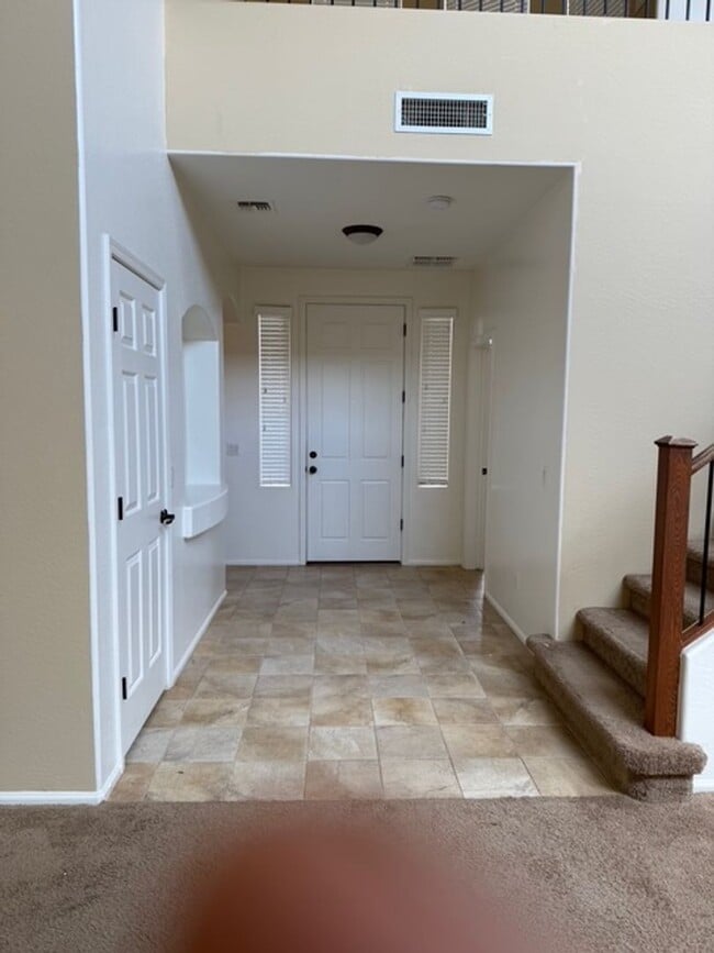 Building Photo - Gorgeous 5 bedroom home in Tartesso