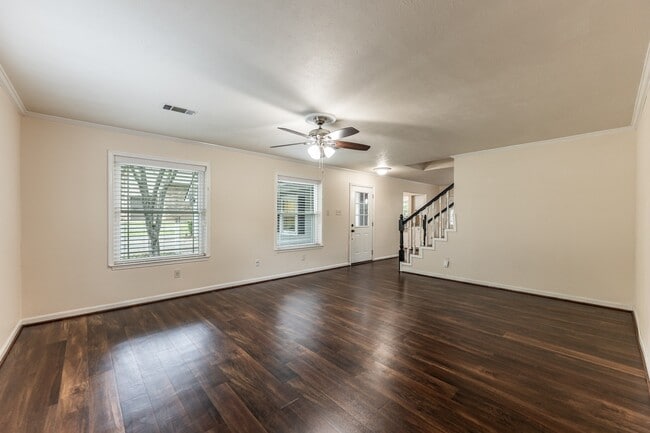 Building Photo - 1006 Amesbury Ct
