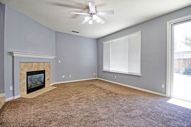 Building Photo - Lovely, Hidden Lake 4 bedroom, 2.5 bathroo...