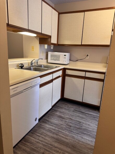 Building Photo - 700 N Adelaide St