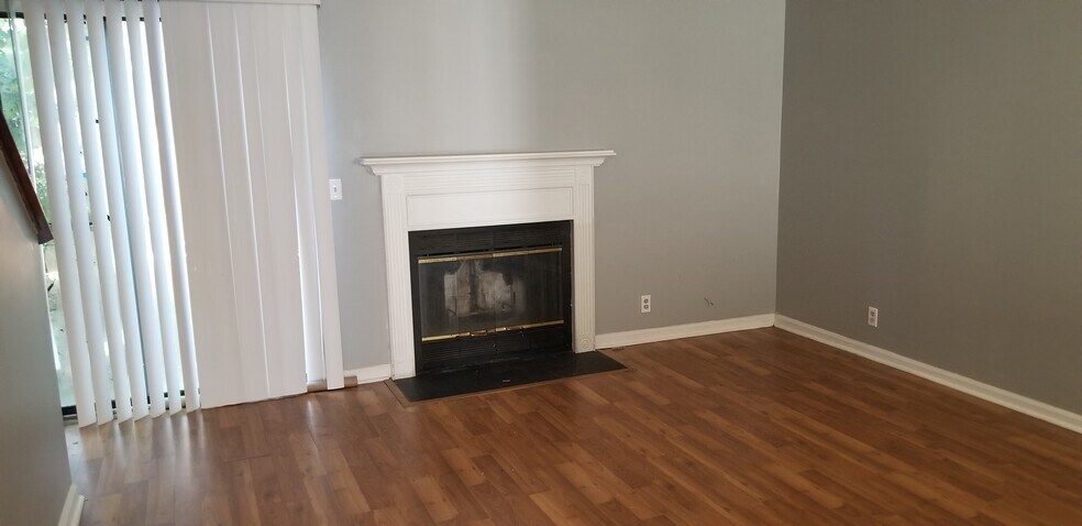 Building Photo - 472 Claircrest Dr