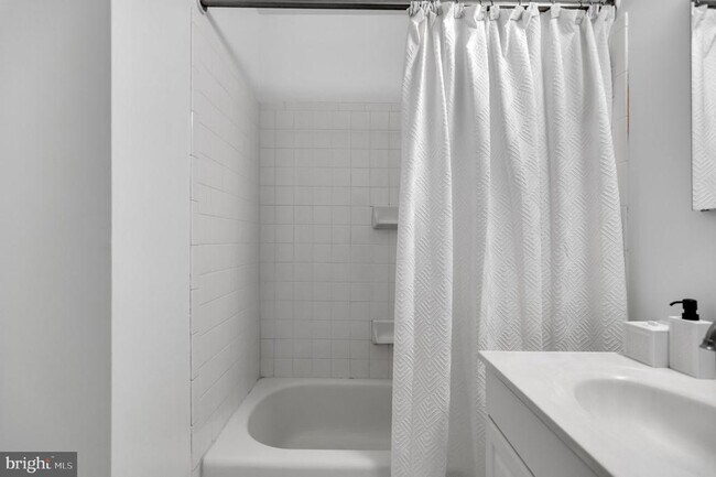 Building Photo - 1308 Clifton St NW