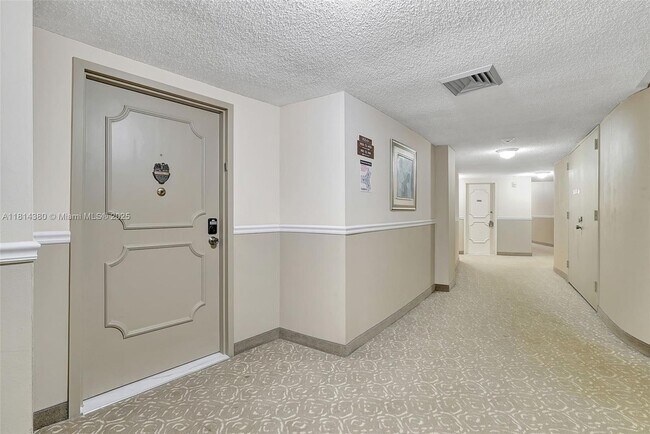 Building Photo - 100 Golden Isles Dr
