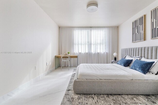 Building Photo - 2080 S Ocean Dr