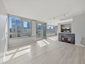 Building Photo - 701 S Wells St