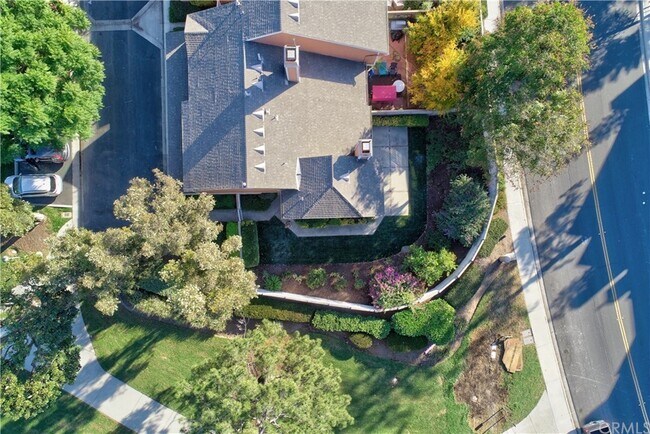 Building Photo - 1 Sandalwood