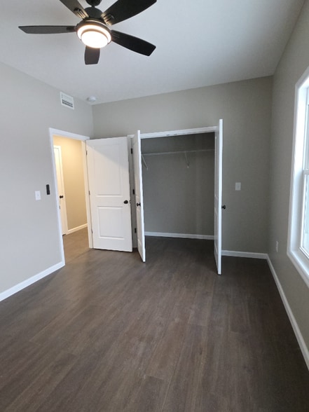 Building Photo - 416 S Central Ave