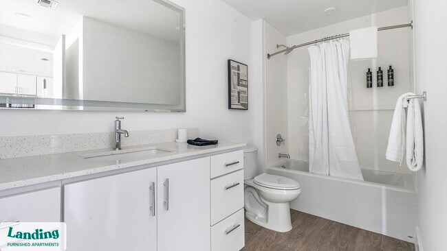 Building Photo - 1950 Mayfair St