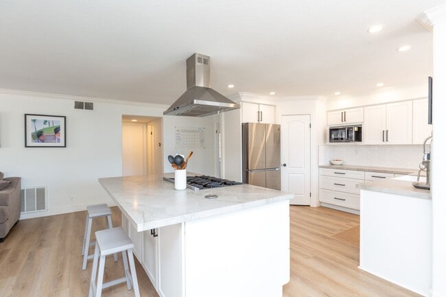 Building Photo - 5 Bed, 4 Bath in the Beautiful Alpine