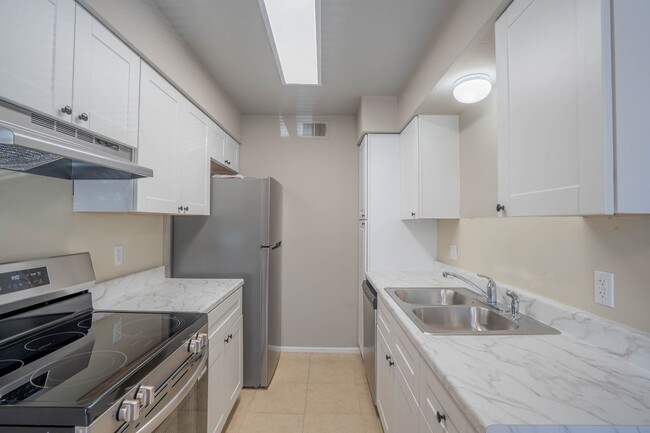 Building Photo - 2 Bed / 2 Bath Condo in Central Tulsa!