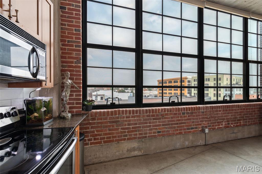 Building Photo - 2323 Locust St