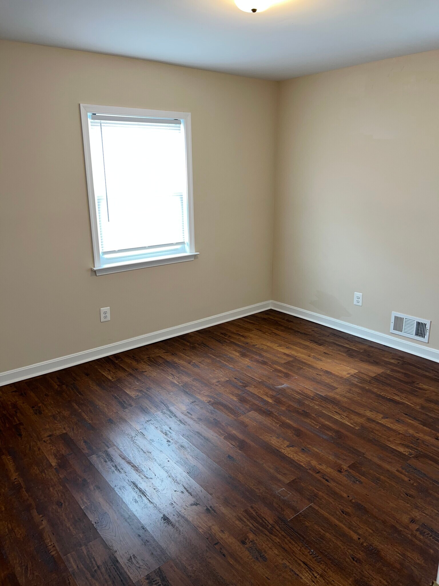 Building Photo - 3802 Thornwood Rd