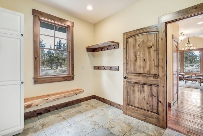 Building Photo - Rare Tumalo Retreat on 10 Acres with Barn!