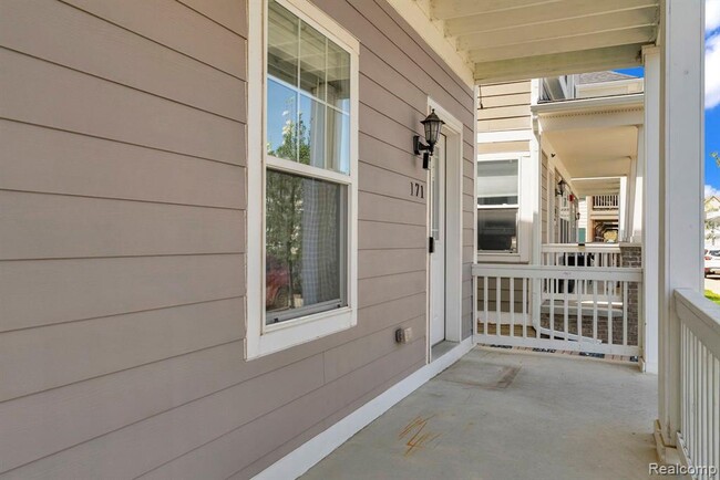 Building Photo - 171 Jotham Ave