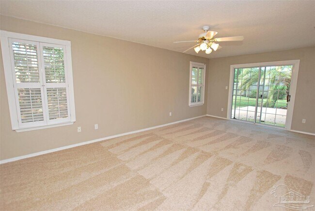 Building Photo - 1015 Glades Ln