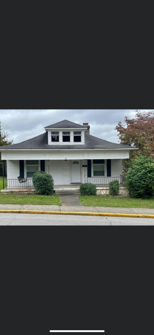 Building Photo - 301 N Maple St