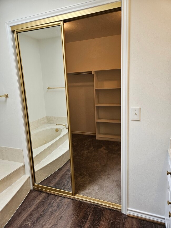 Building Photo - 3913 Davis Cir