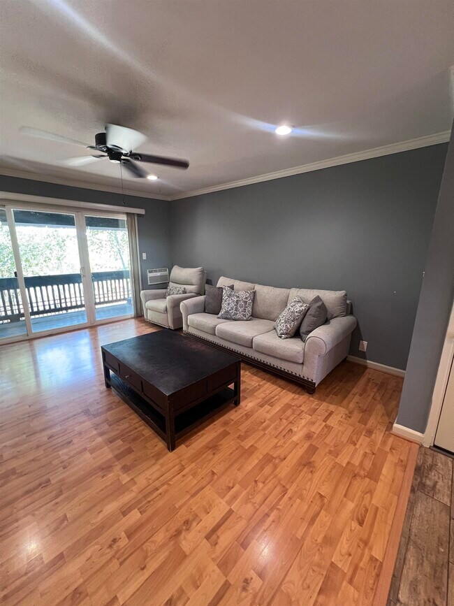 Building Photo - 1009 Murrieta Blvd