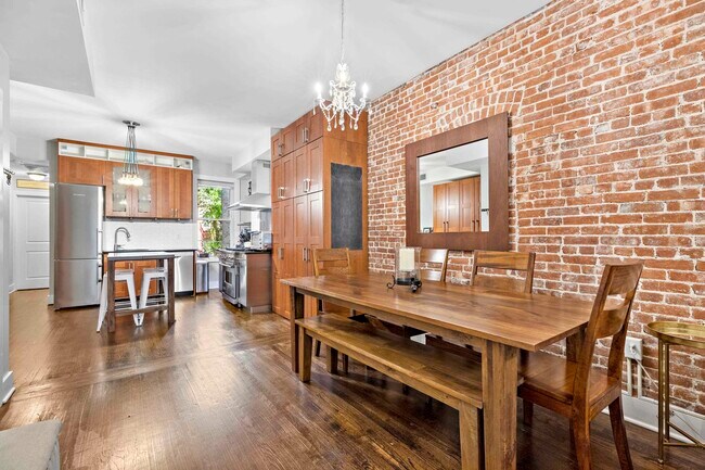 Building Photo - 1112 Hudson St