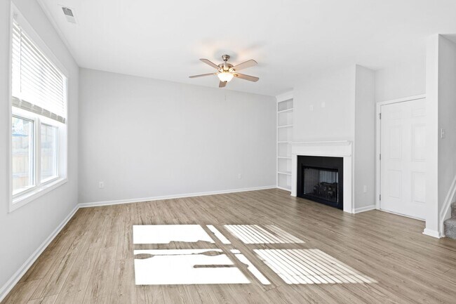 Building Photo - Like New 3 Bedroom Home Walk to DT Clayton!