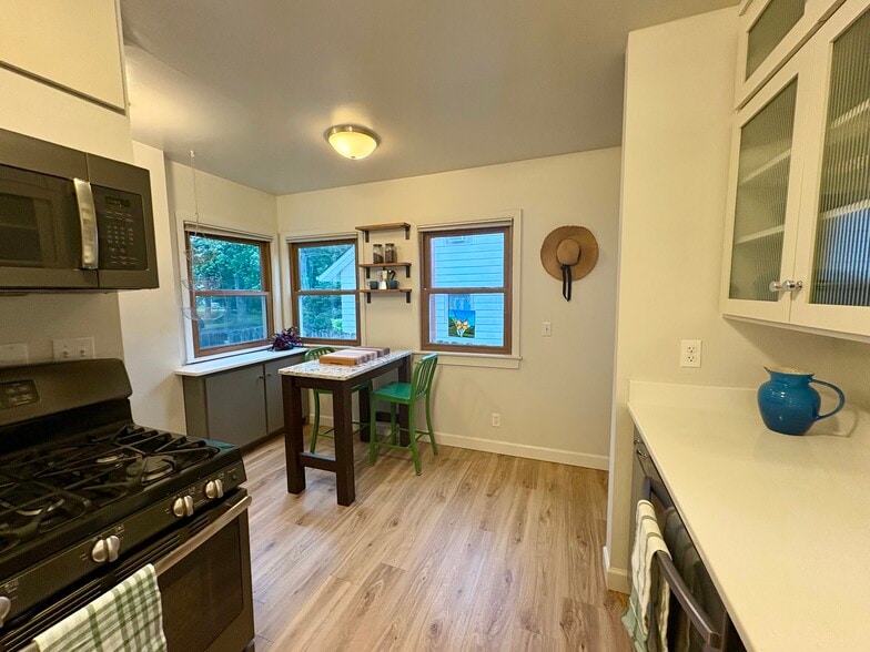 Building Photo - 4112 Gladstone St