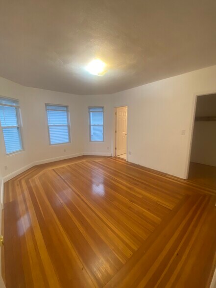 Building Photo - 86 Fellsway W