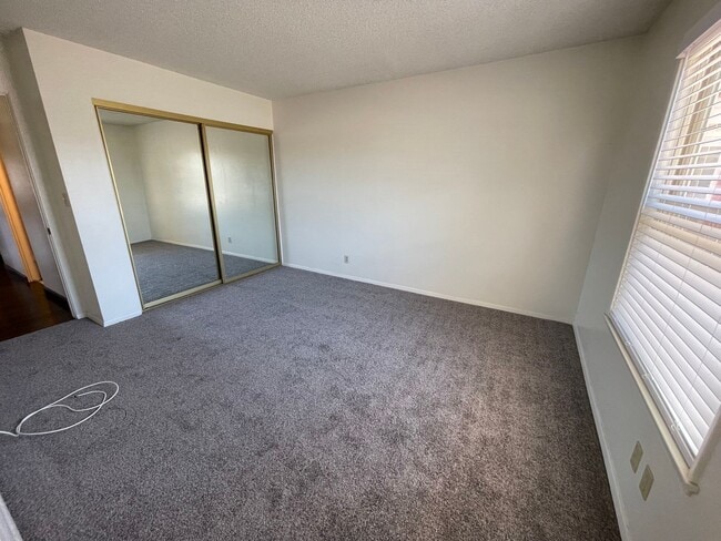 Building Photo - Beautifully Maintained Northern Vandenberg...