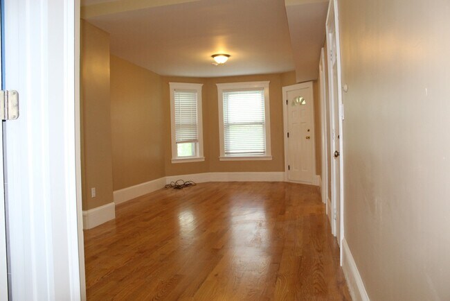 Building Photo - 740 Bennington St
