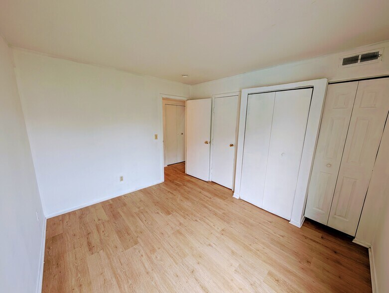 Building Photo - 1085 Merrimar Cir N