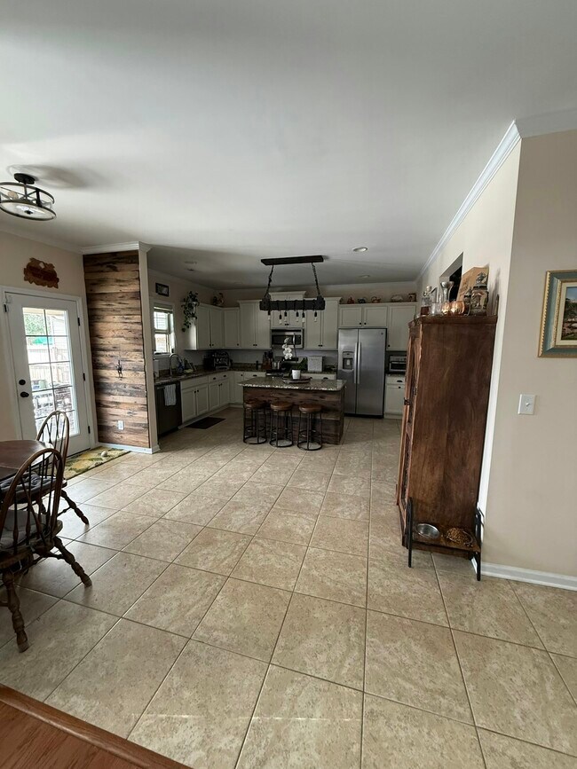 Building Photo - 205 Holmes Point Ct