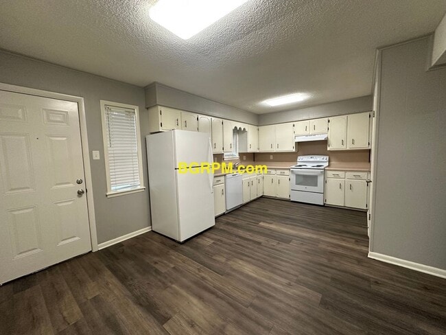 Building Photo - 3 BD, 1 1/2 BA, Home in Jacksonville