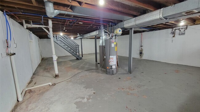 Building Photo - 227 Meadowcrest Dr