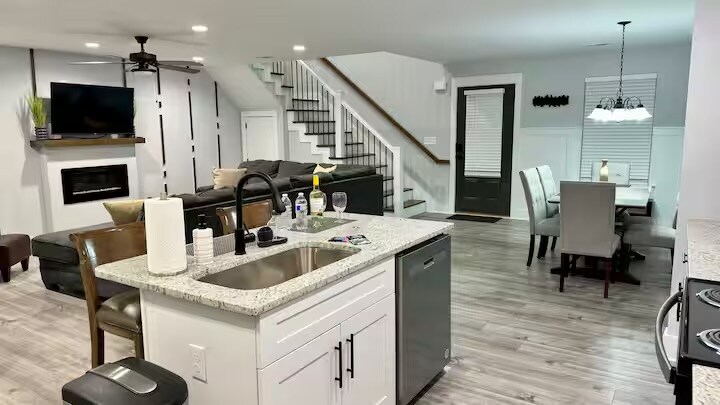 Building Photo - 2393 Highpoint Rd