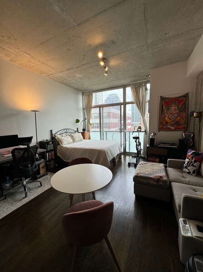 Building Photo - 1620 S Michigan Ave