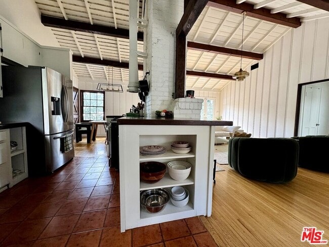 Building Photo - 2828 Laurel Canyon Pl