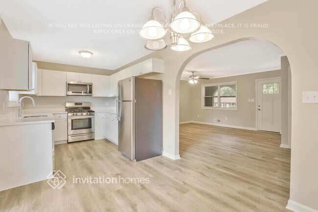 Building Photo - 10 Porter Cir