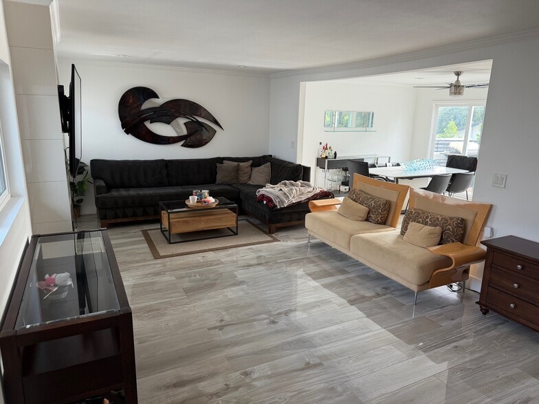 Building Photo - 2396 Redlands Dr