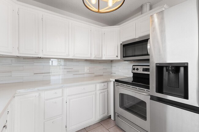 Building Photo - 4014 Kent Dr