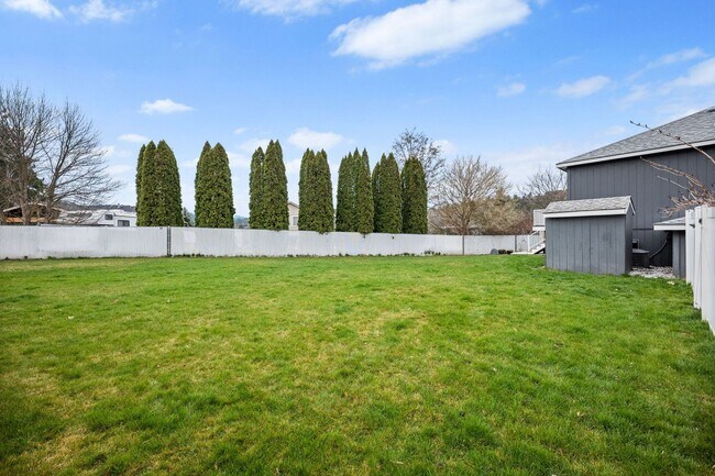 Building Photo - Gorgeous Liberty Lake 5 Bedroom Home!