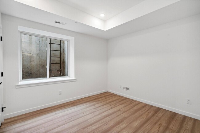 Building Photo - 1338 N 15th St