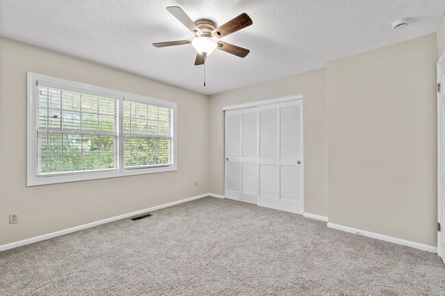 Building Photo - Modern Comfort in the Heart of West Knoxville