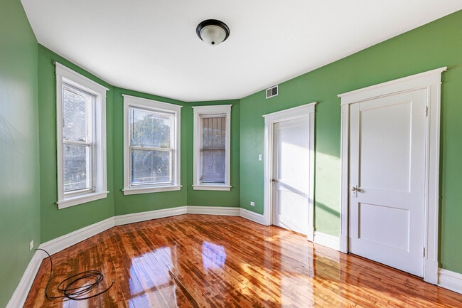 Building Photo - 1445 S Kostner Ave