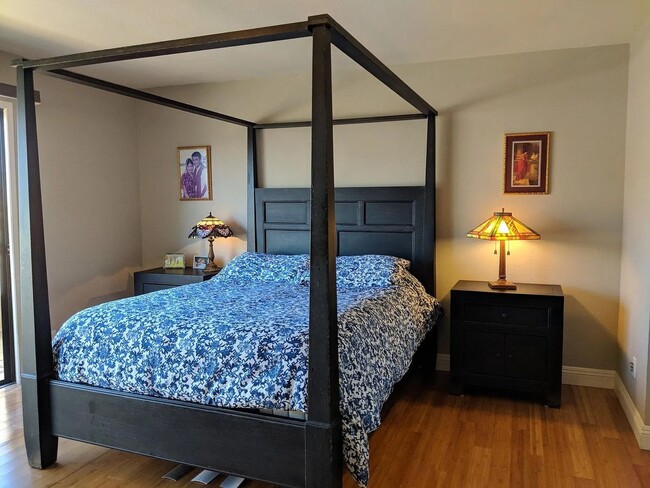 Building Photo - Del Mar Heights Home - West of the 5