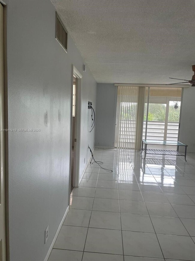 Building Photo - 404 NW 68th Ave