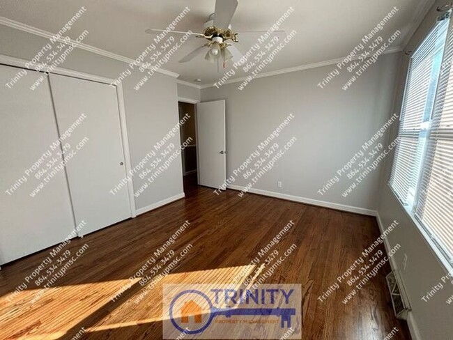 Building Photo - All utilities included with rent! Spacious...