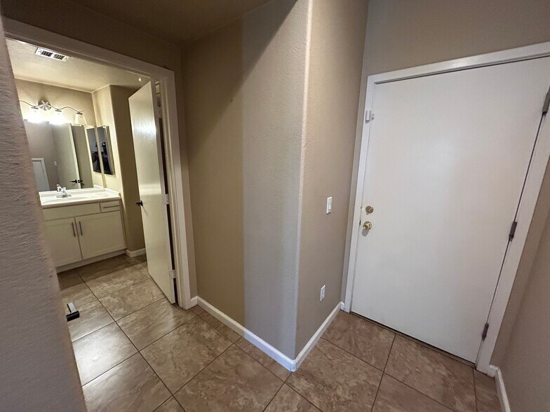 Building Photo - 6605 N 93rd Ave