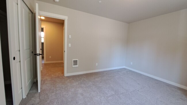 Building Photo - 3113 E Camellia Way