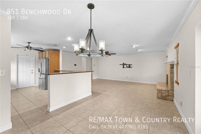 Building Photo - 851 Benchwood Dr