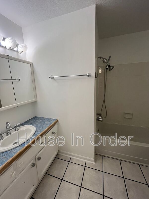 Building Photo - 217 Scottlynn Dr